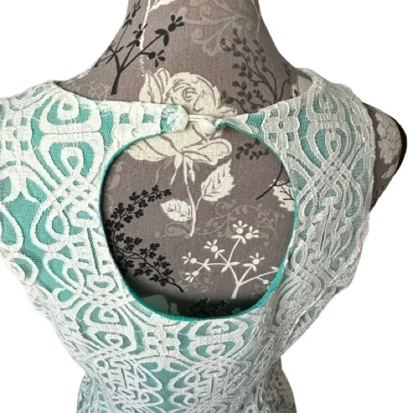 Pinky Women L Green Off White Lace Overlay Sleeveless Mini/Midi Round Neck Dress - Picture 3 of 16